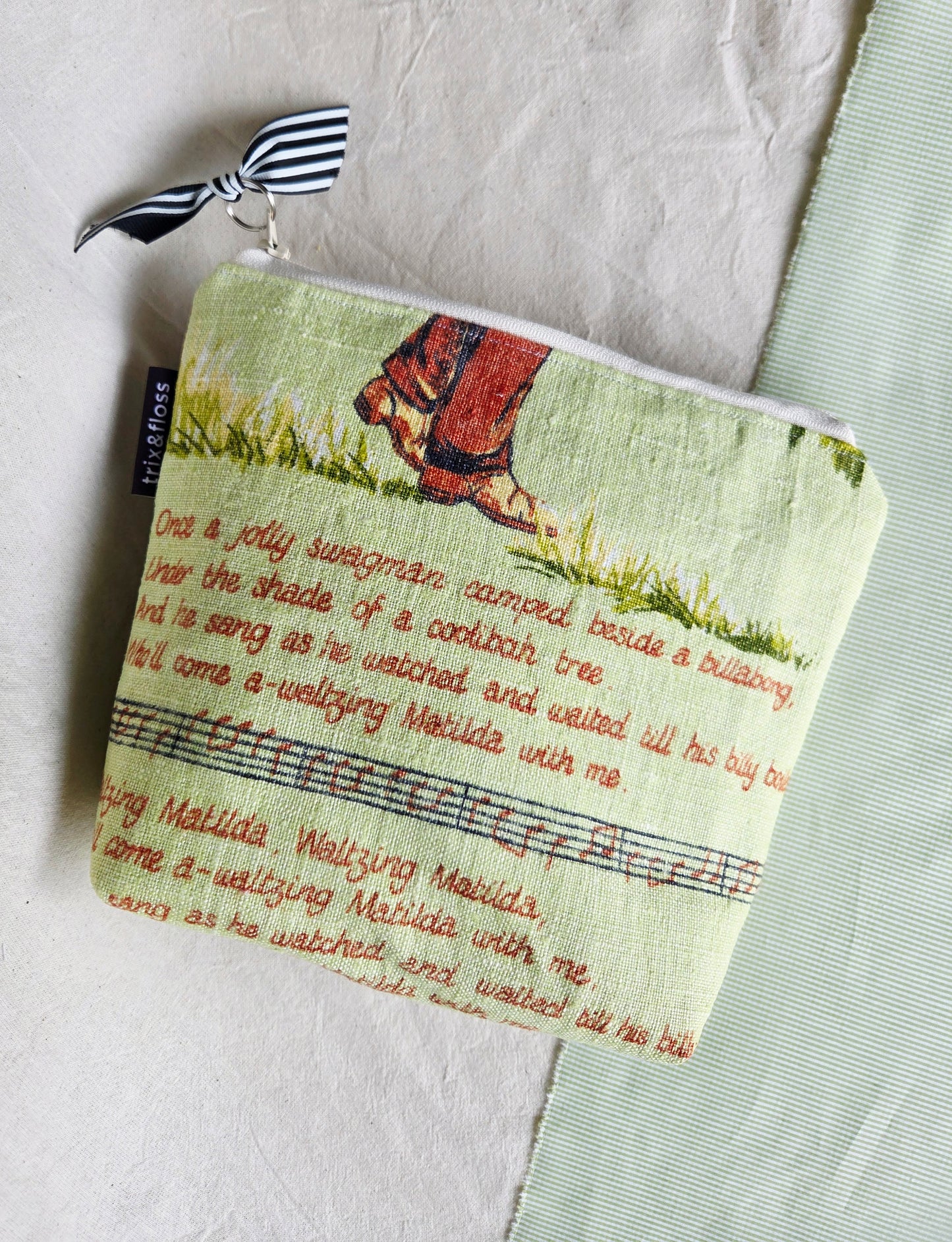 SCENE OF THE RHYME zipper pouch