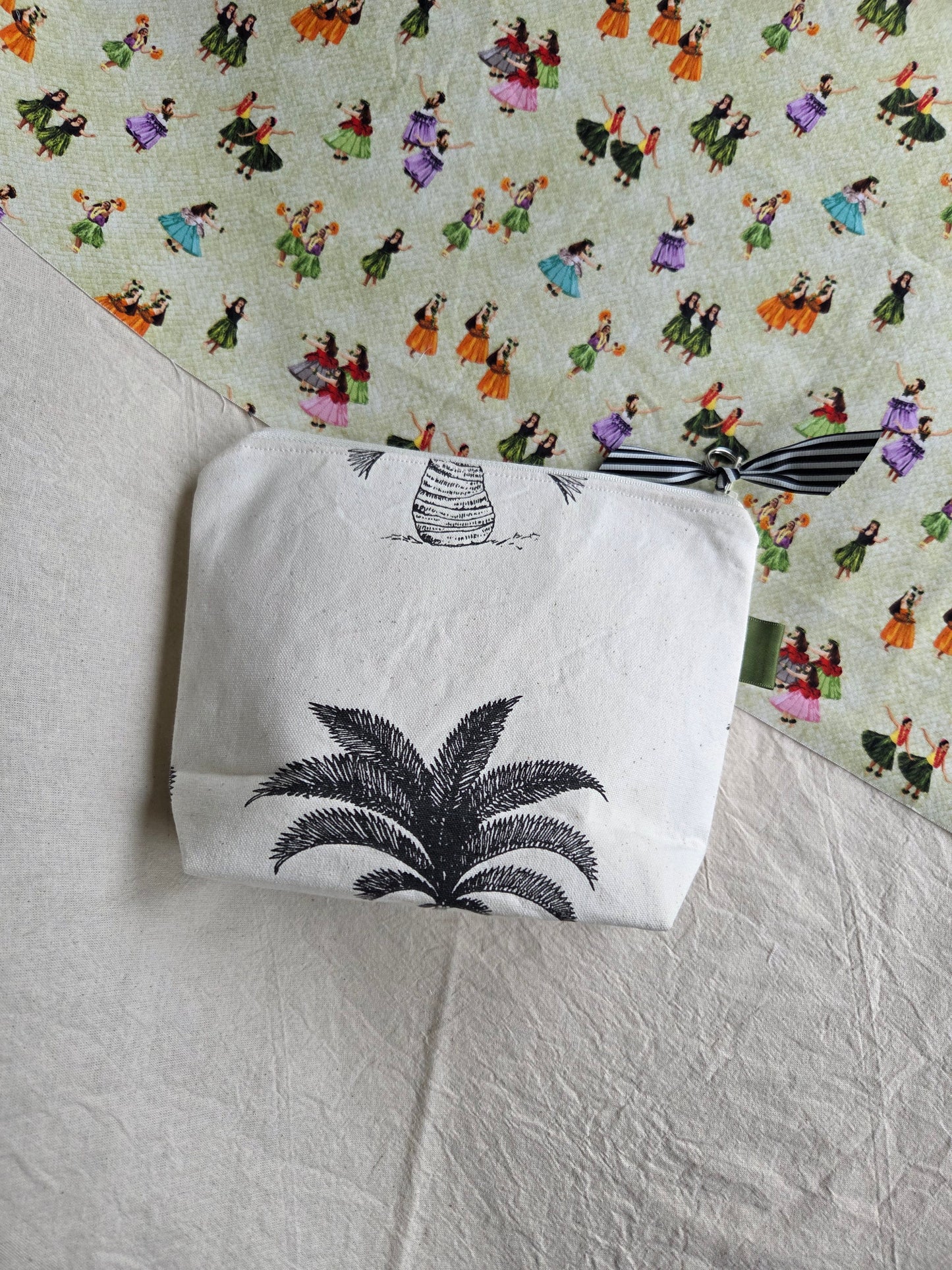 HONOLULU HULA zipper pouch