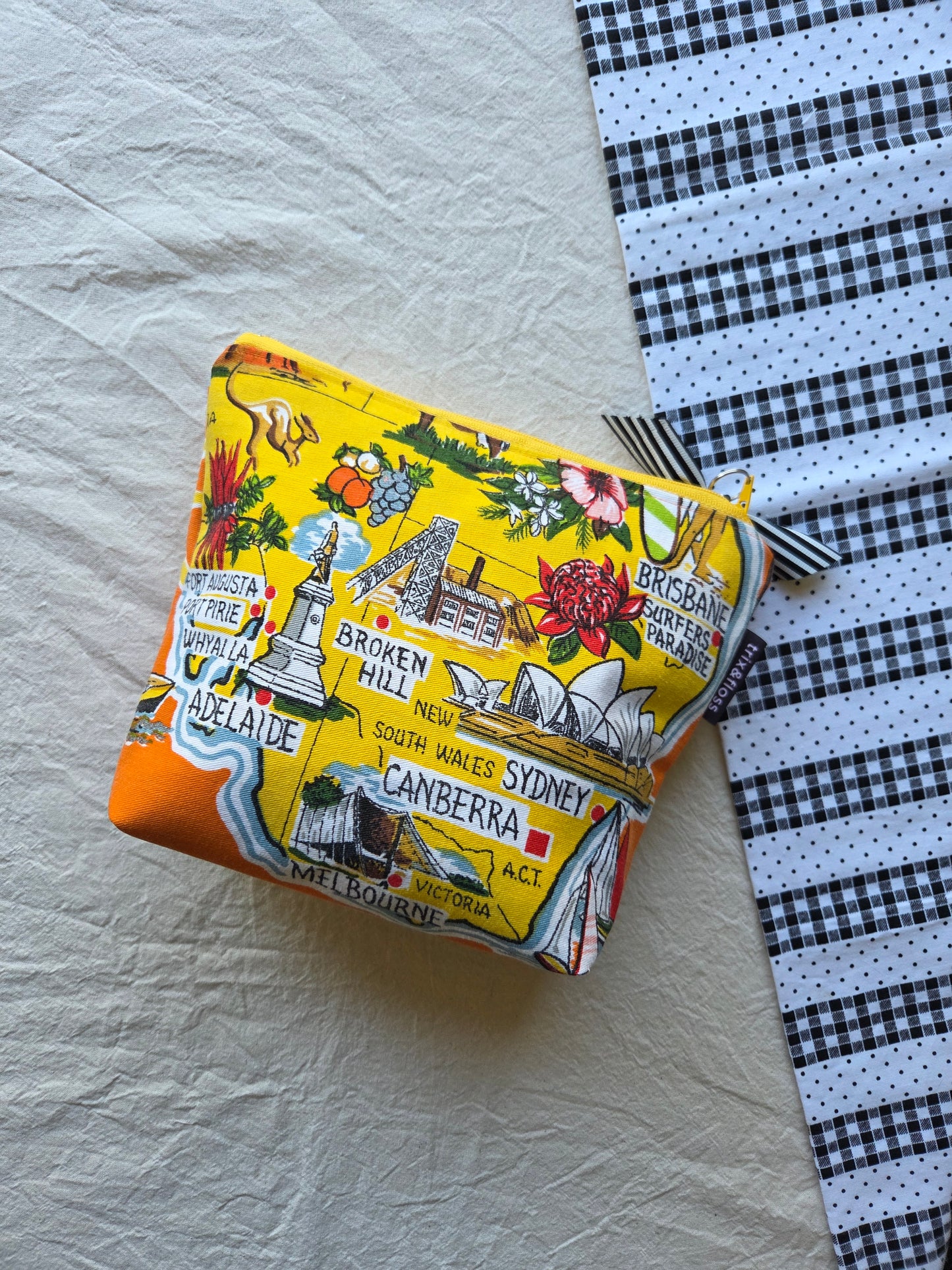 BEAUTY & THE EAST zipper pouch