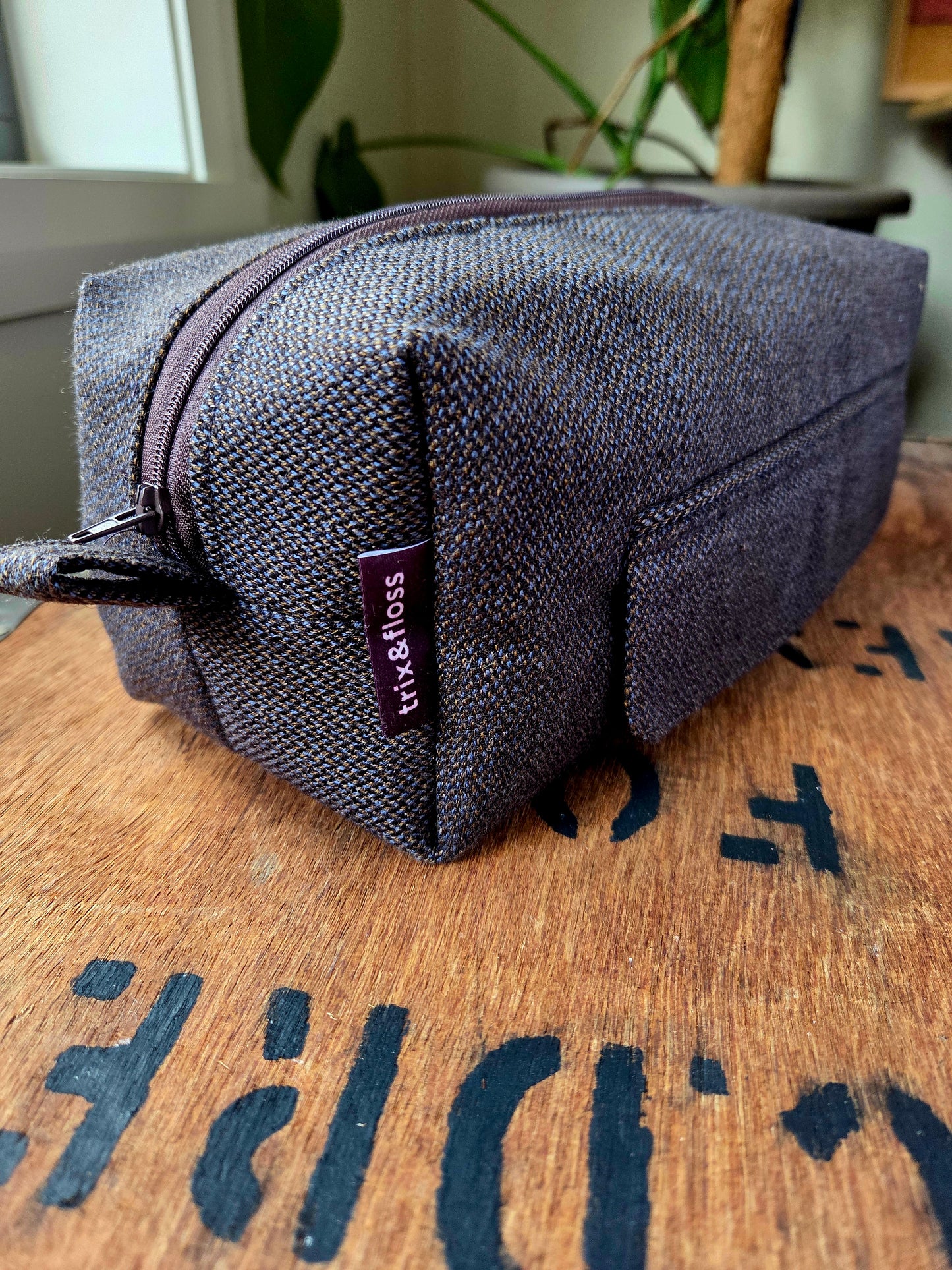 OFF THE CUFF boxy bag