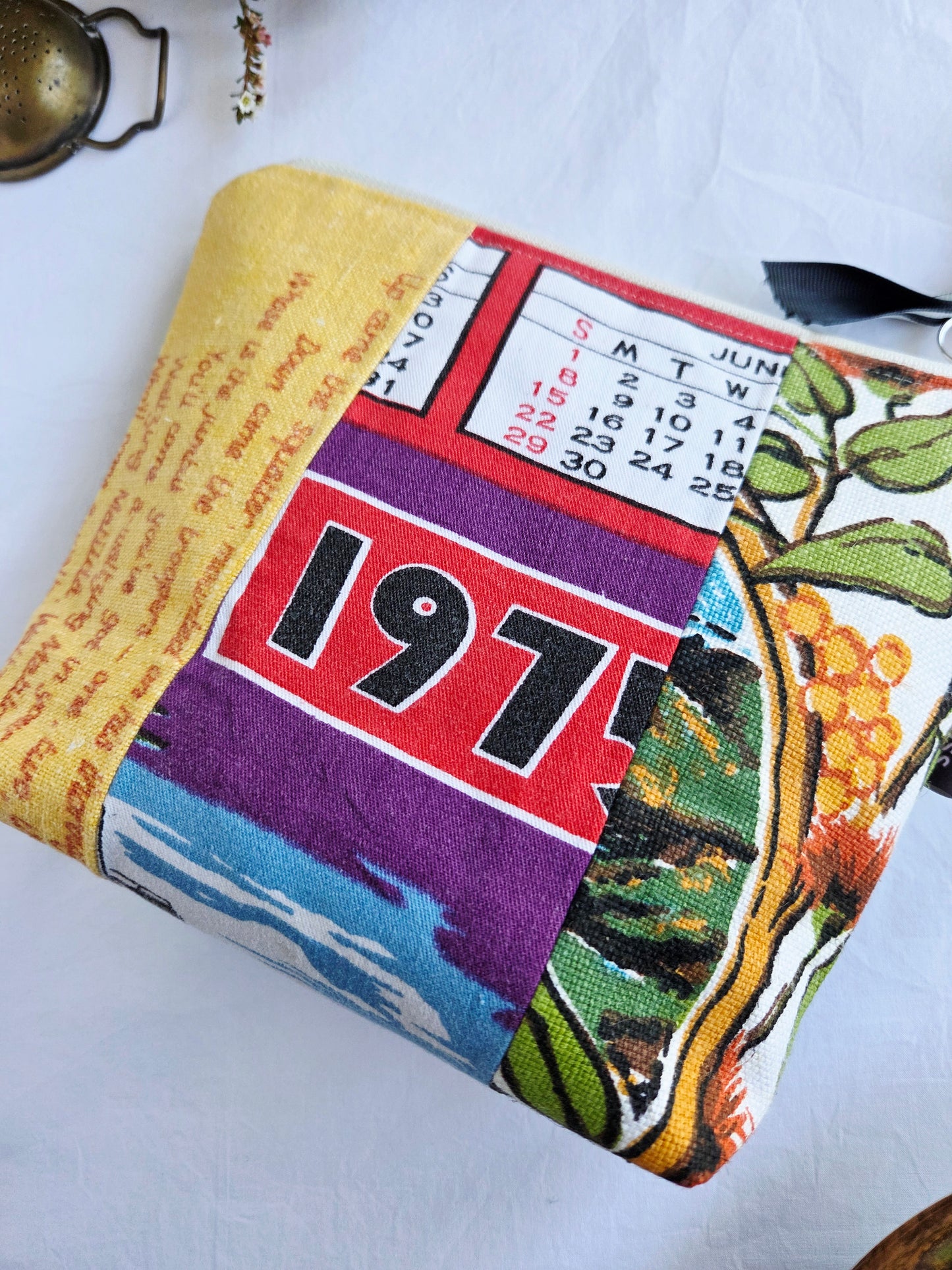 THE SEVEN TEAS zipper pouch