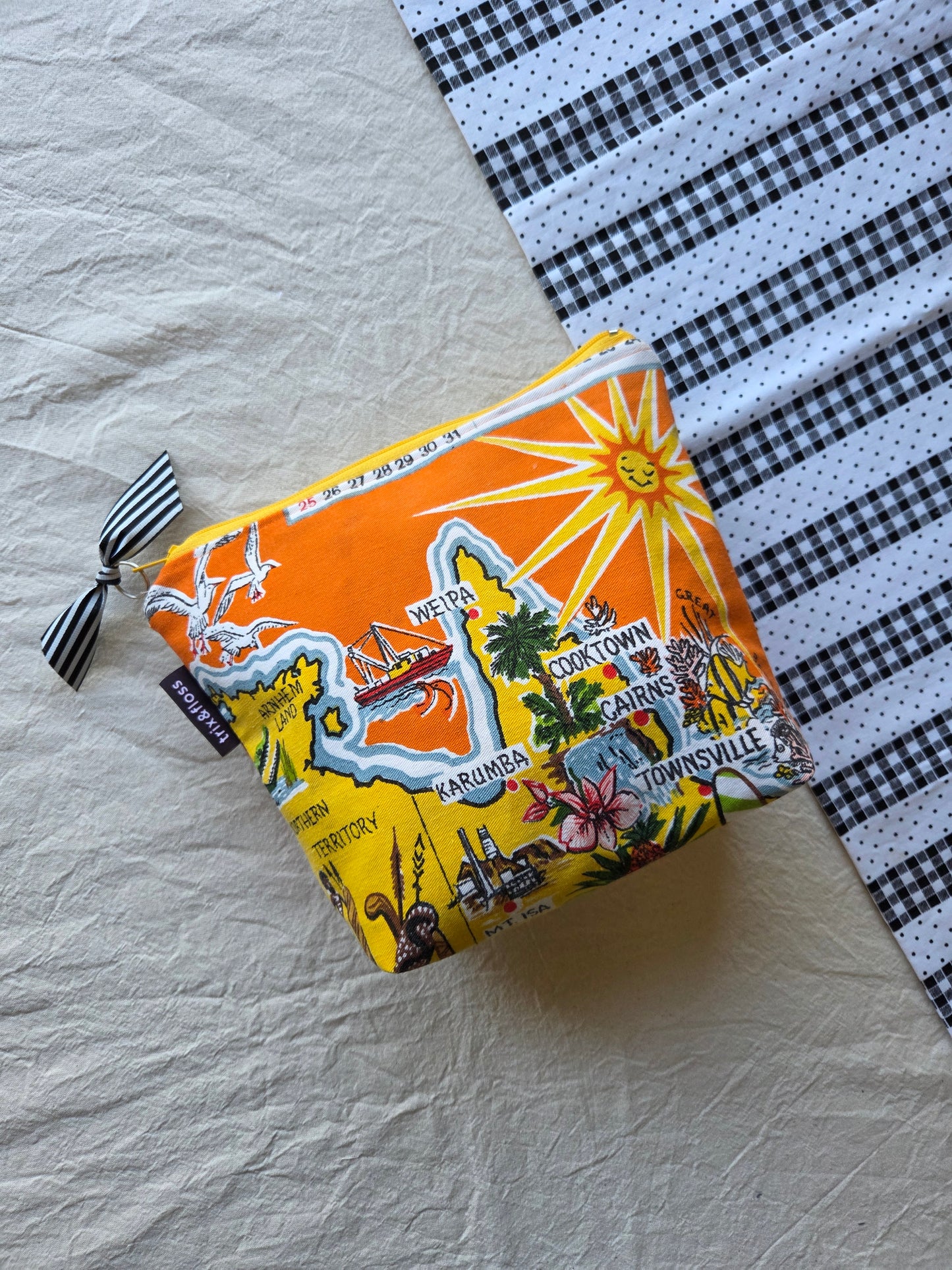 BEAUTY & THE EAST zipper pouch