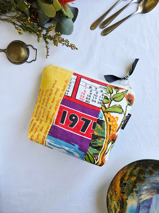 THE SEVEN TEAS zipper pouch