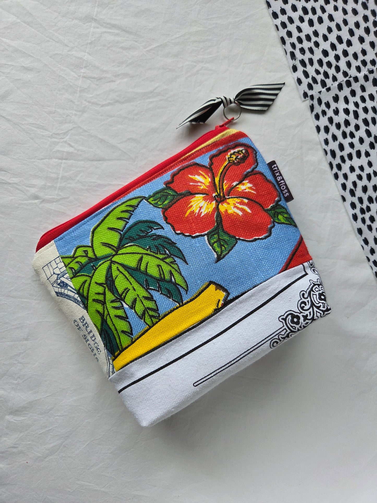 KEEP CALM & CURRY ON zipper pouch