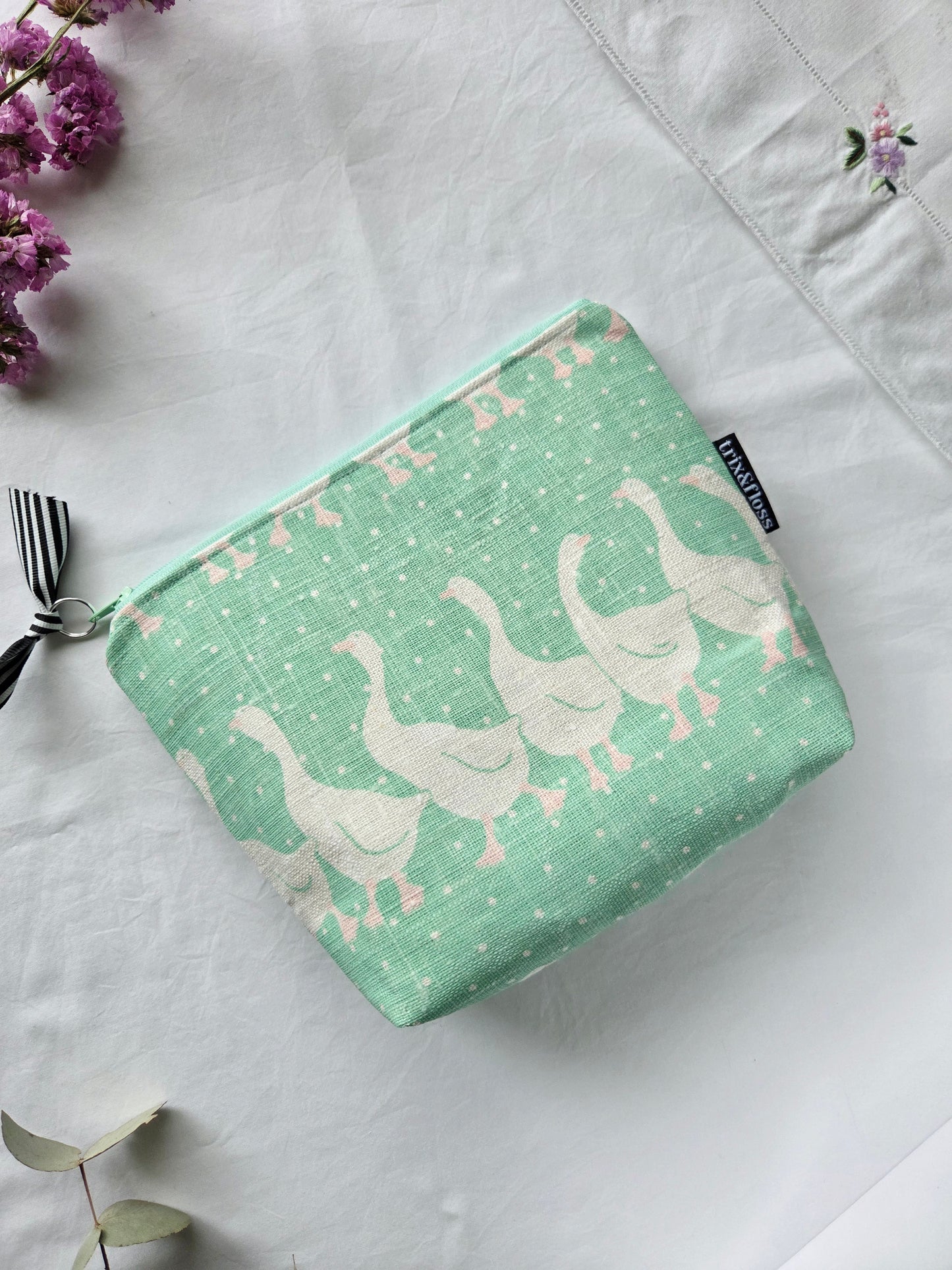 HAVIN' A GANDER zipper pouch