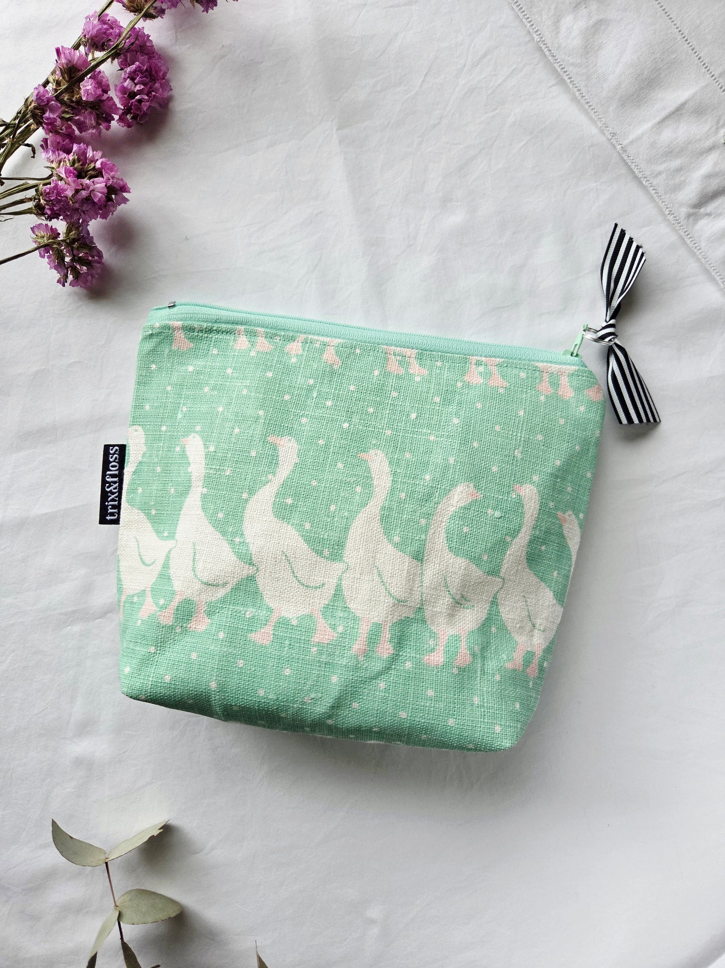HAVIN' A GANDER zipper pouch