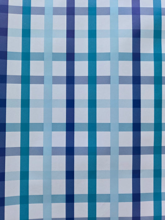 Gift wrapping - Blue gingham