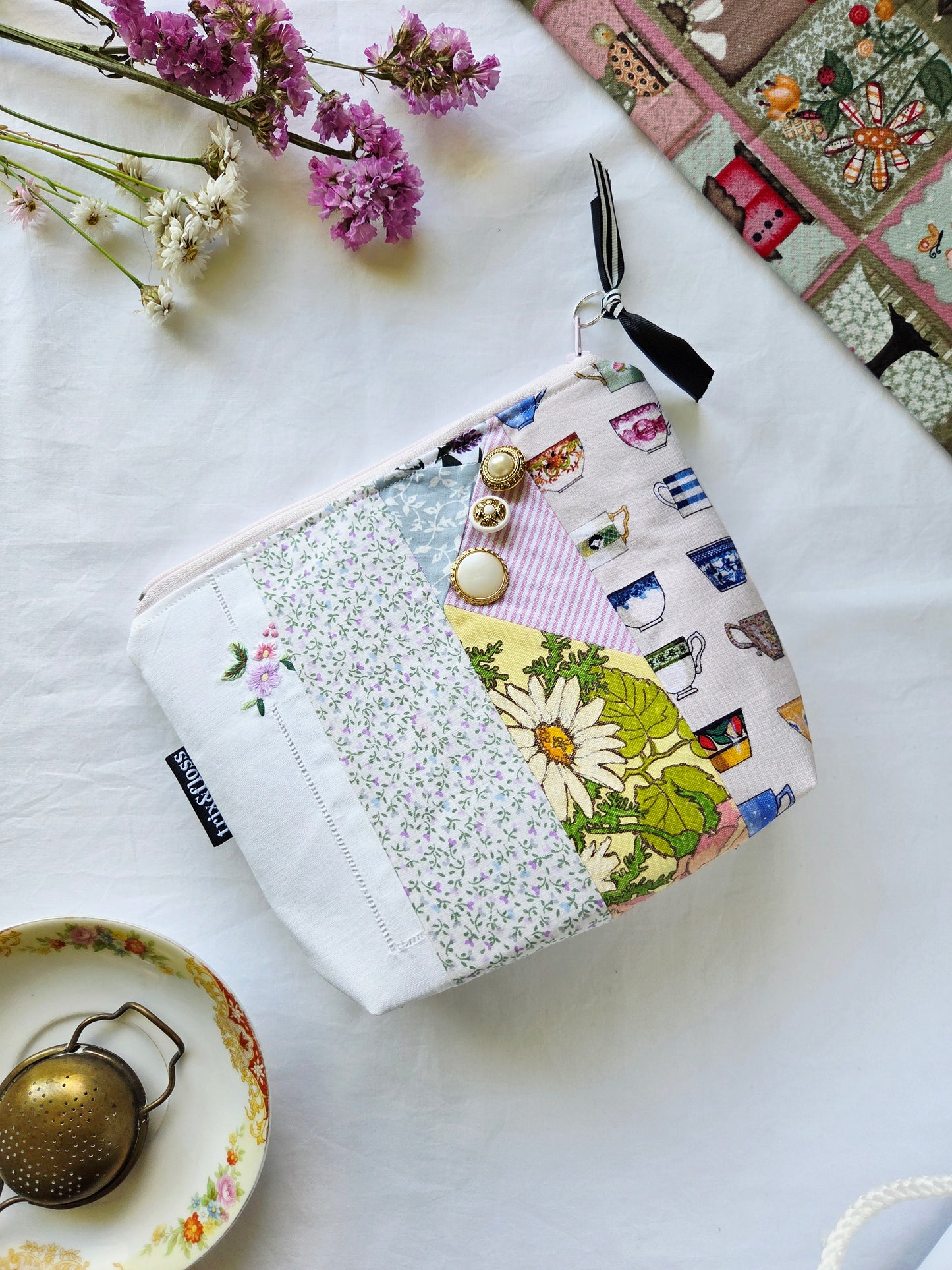 HIGH TEA zipper pouch