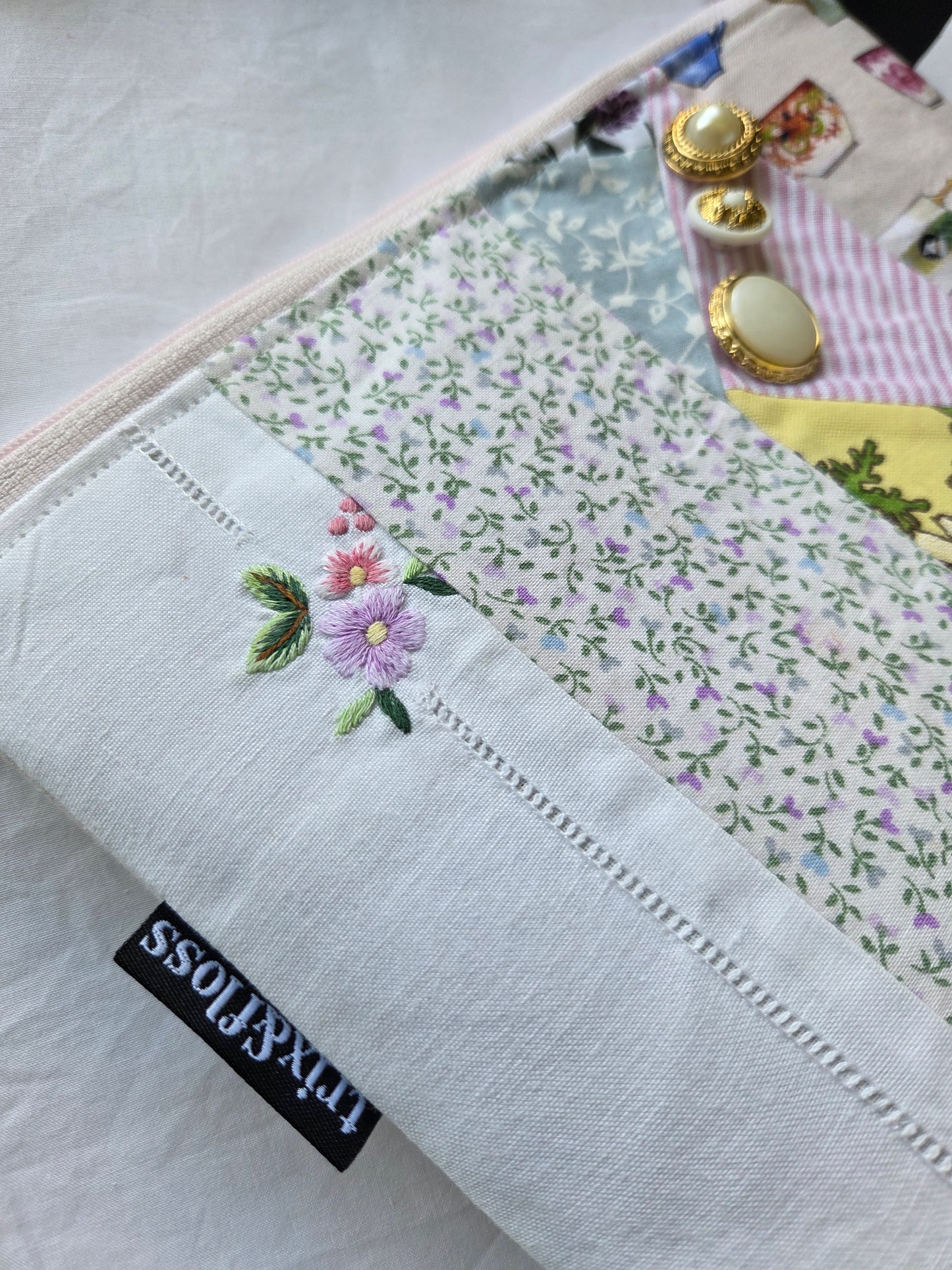HIGH TEA zipper pouch
