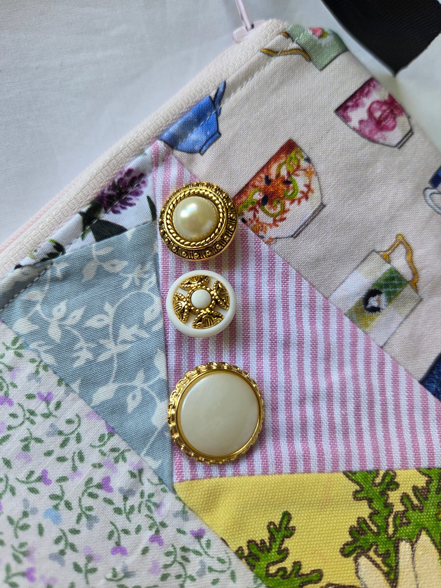 HIGH TEA zipper pouch