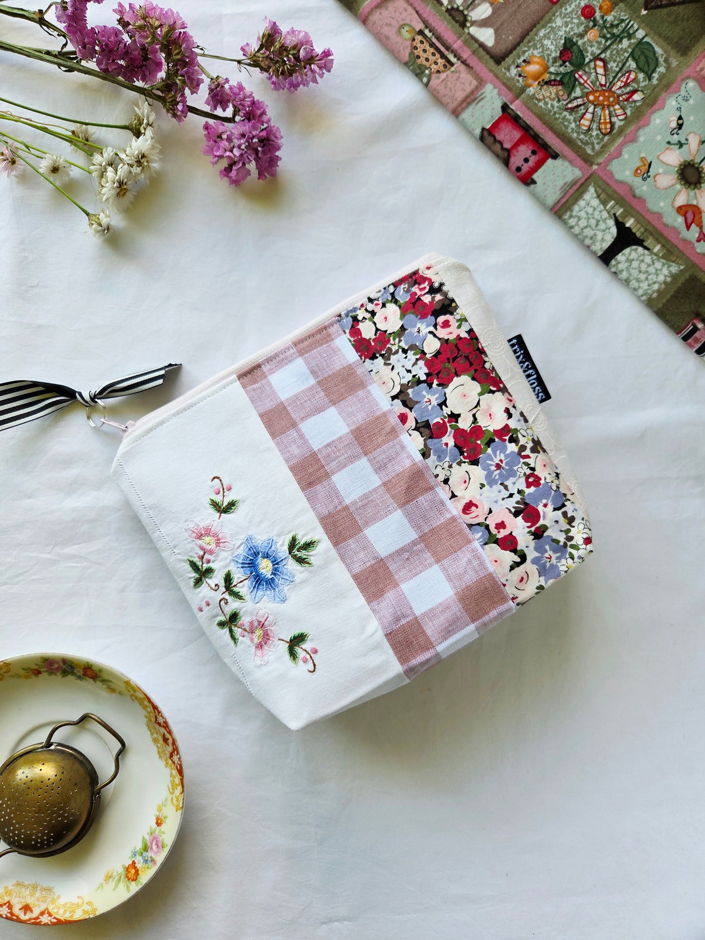 HIGH TEA zipper pouch