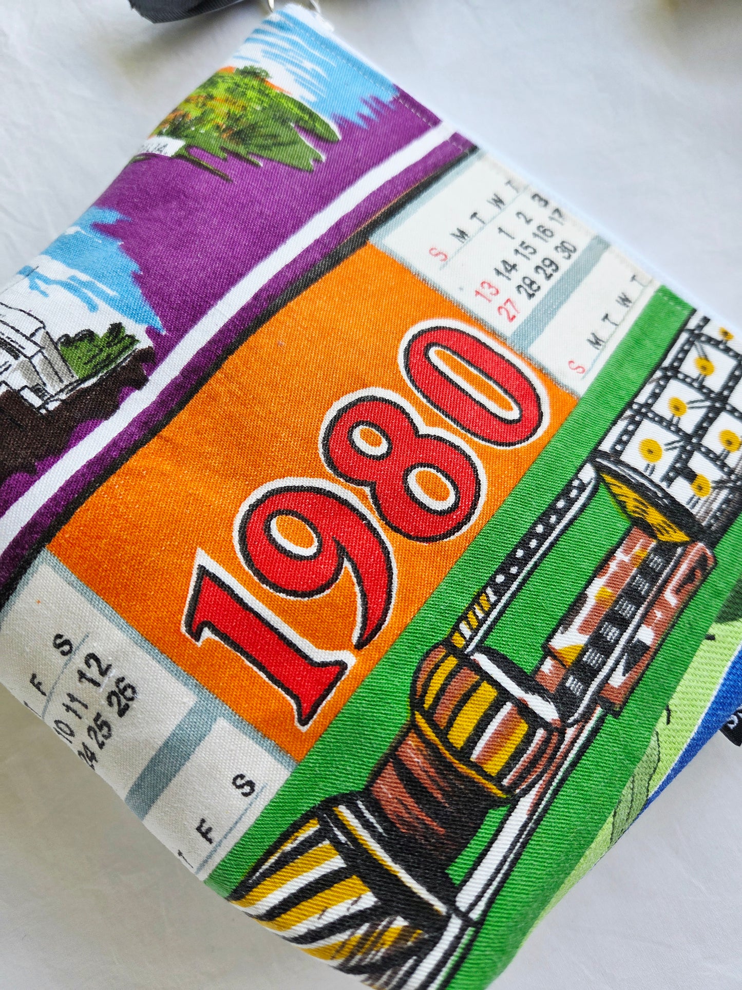 THE EIGHTEAS zipper pouch