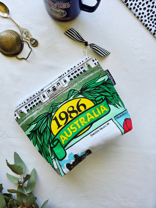 ROARING FORTEAS zipper pouch