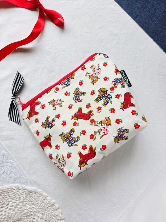 MOOS FOR DAYS zipper pouch