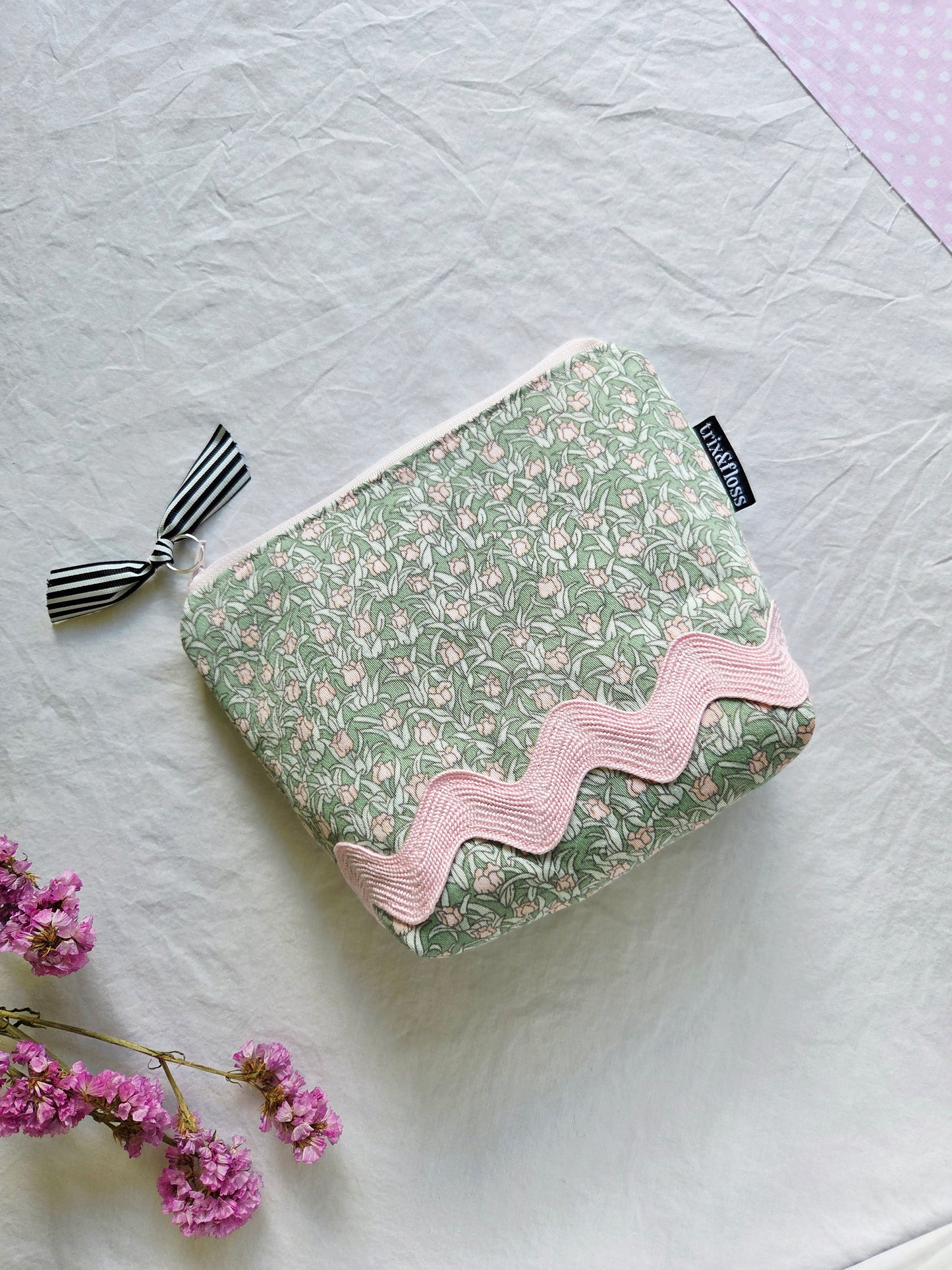 MINT CONDITION zipper pouch