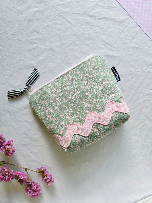 MINT CONDITION zipper pouch