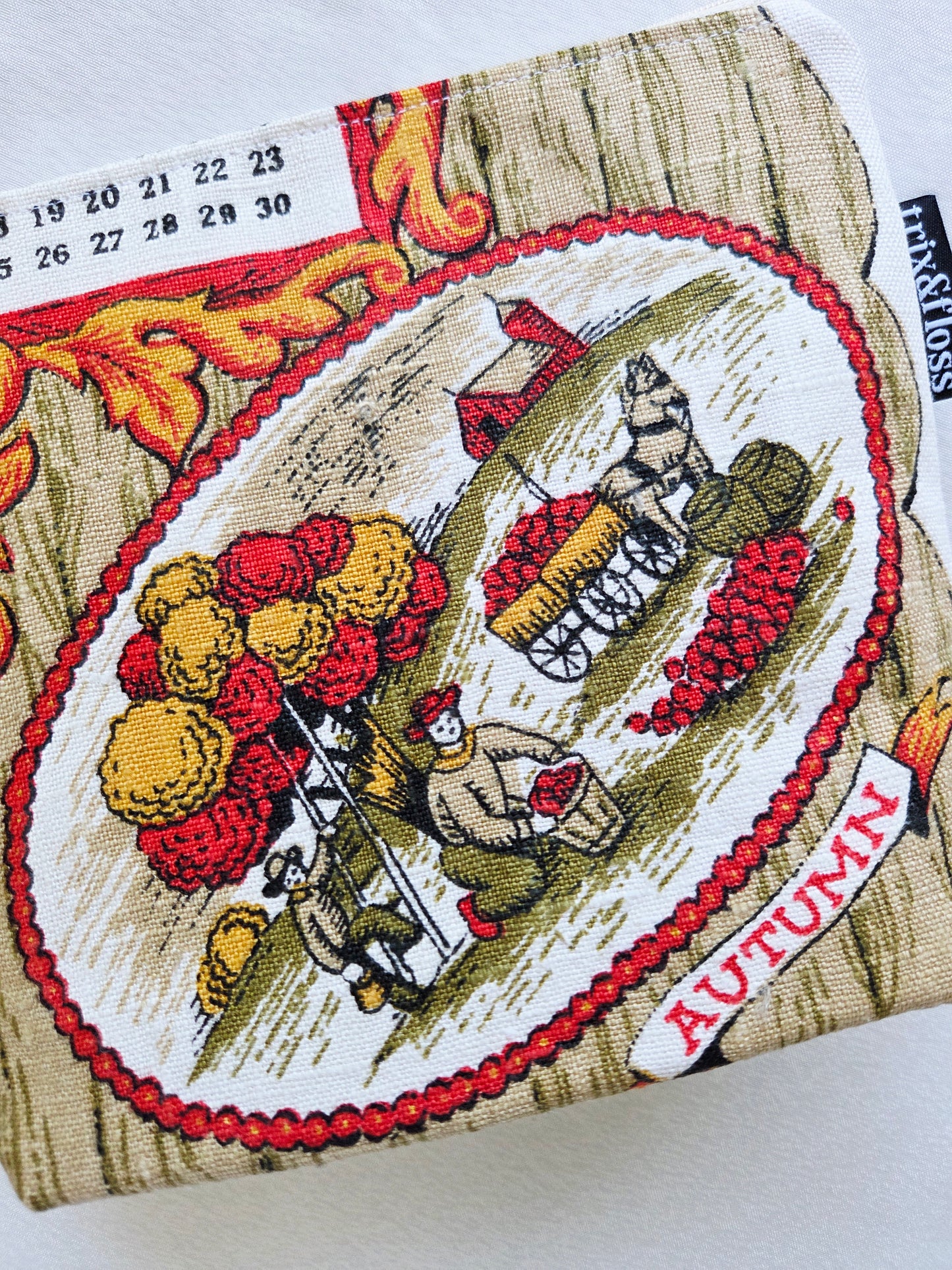 SEASONS GREETINGS zipper pouch