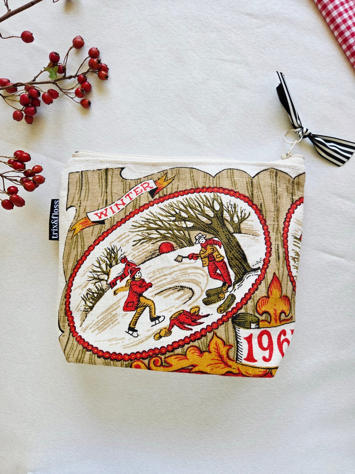 SEASONS GREETINGS zipper pouch