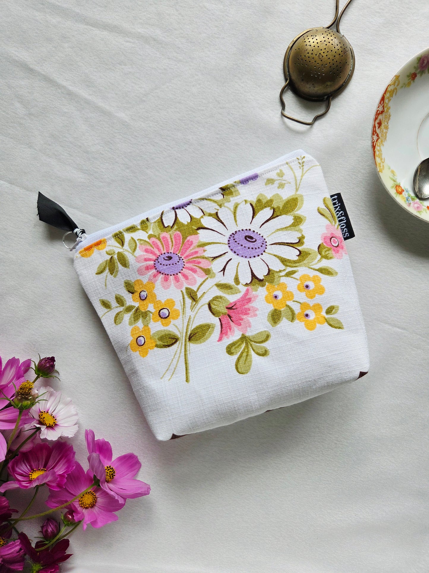 ABOUT BLOOMIN' TIME zipper pouch