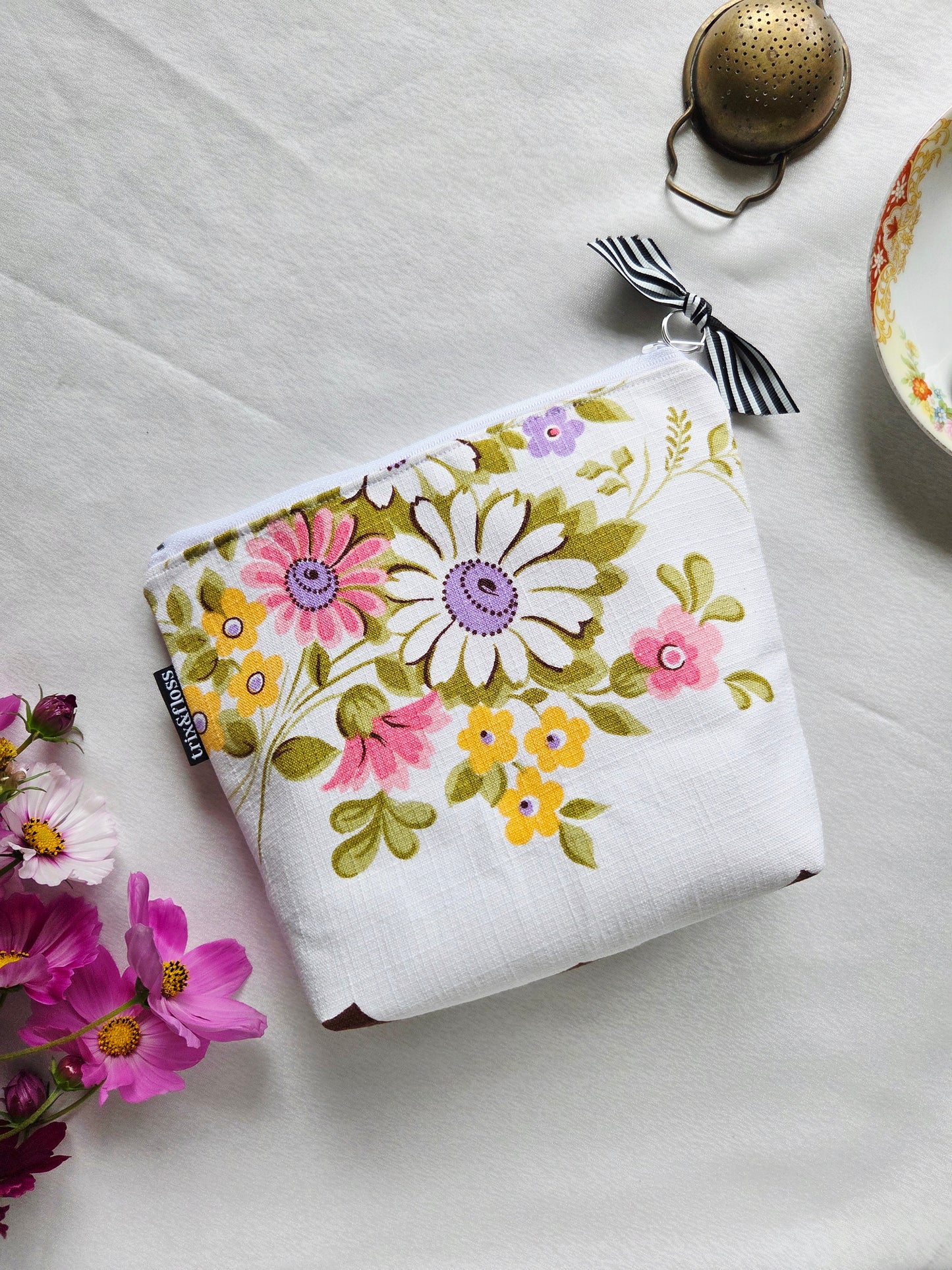 ABOUT BLOOMIN' TIME zipper pouch