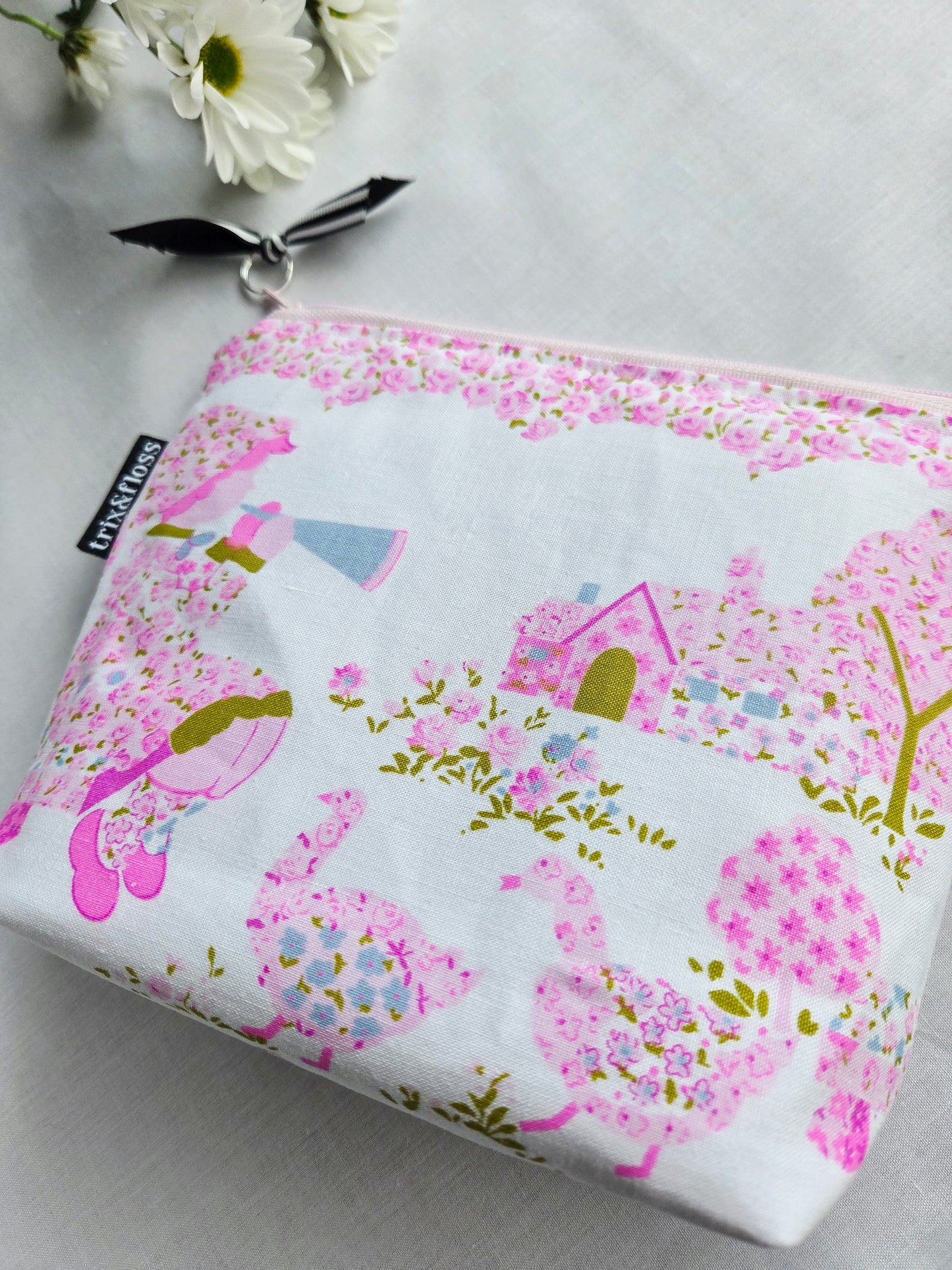 WADDLE MUSIC zipper pouch