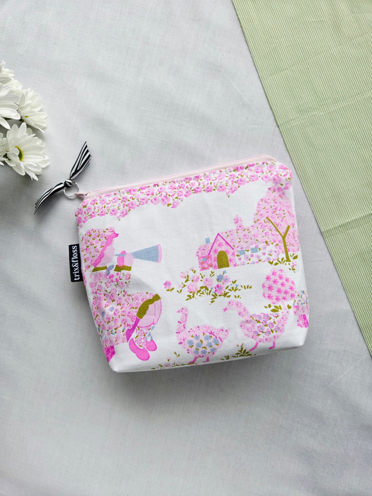 WADDLE MUSIC zipper pouch