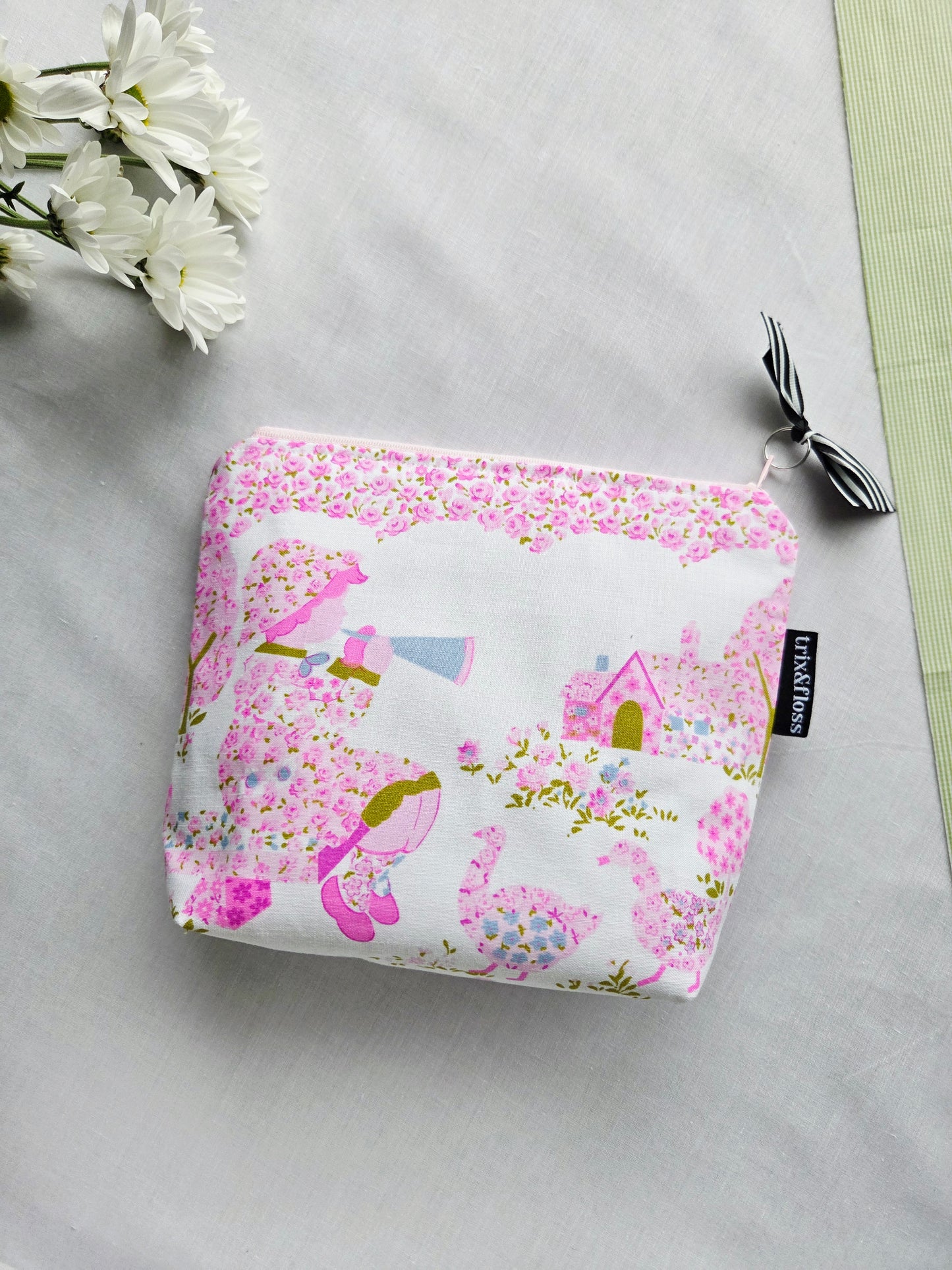 WADDLE MUSIC zipper pouch