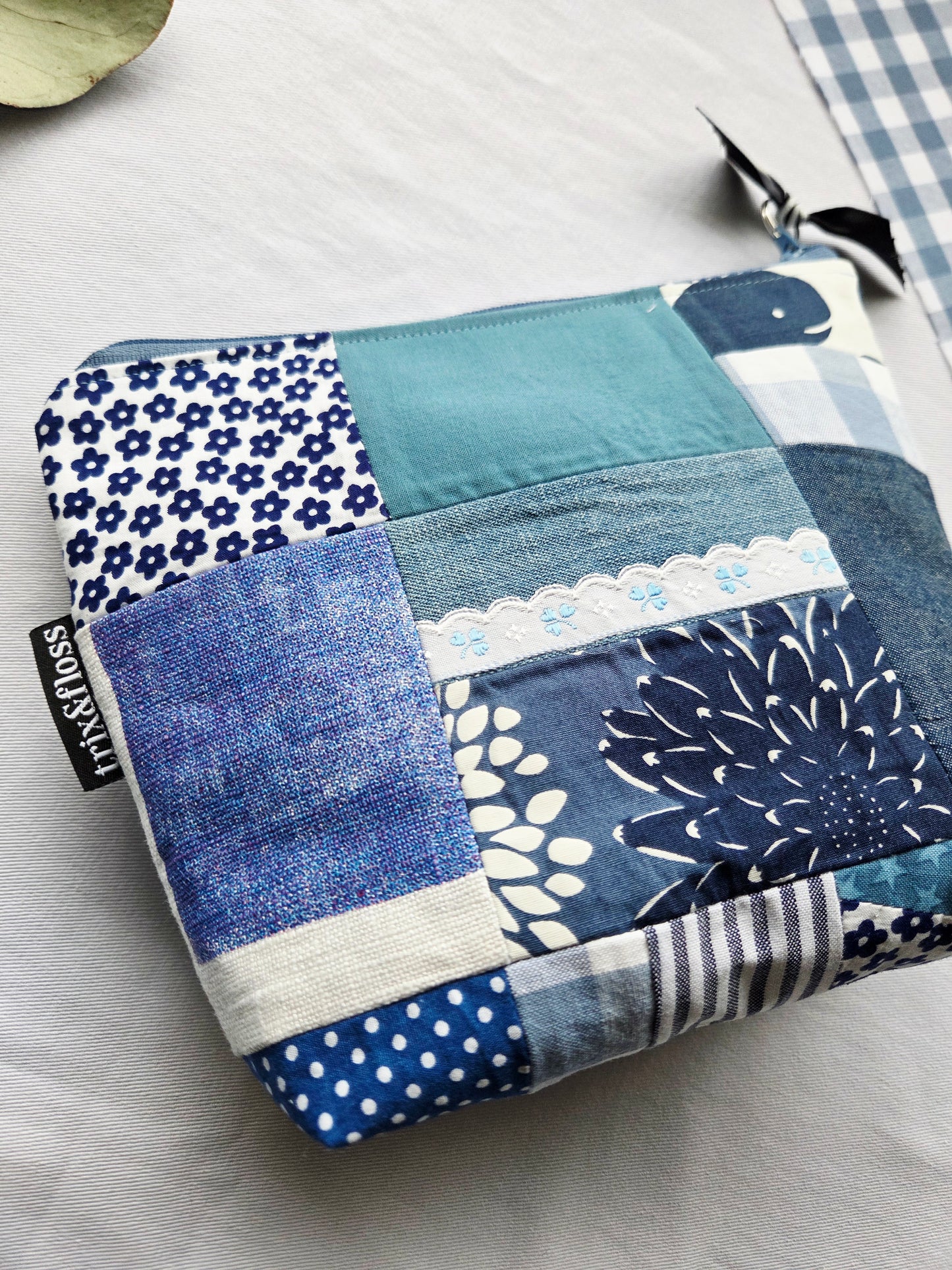 BLUE PATCHWORK CLUB zipper pouch