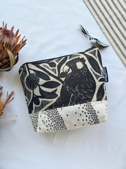 COCKATOO VIEW zipper pouch