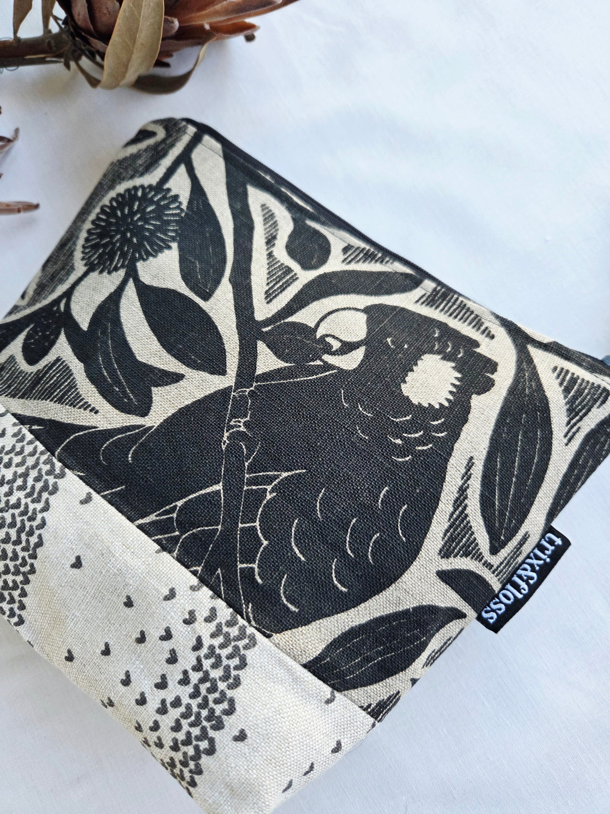 COCKATOO VIEW zipper pouch