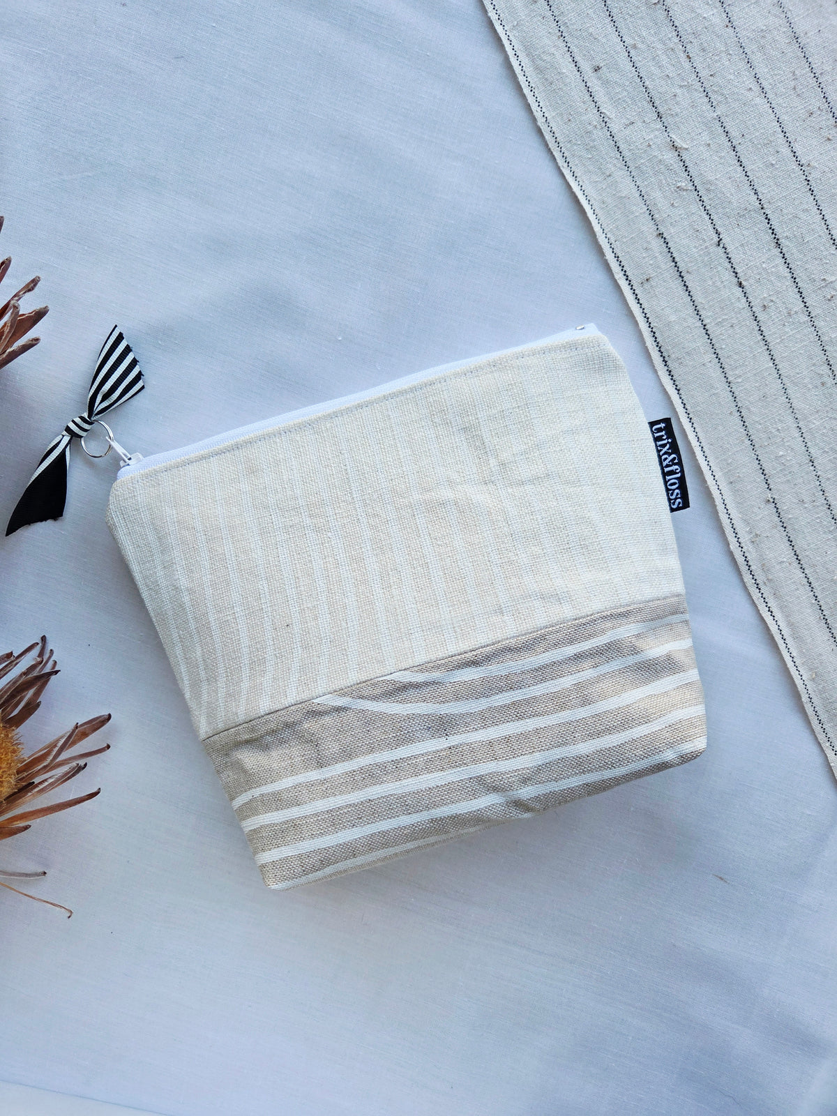 HOW'S THE SERENITY zipper pouch