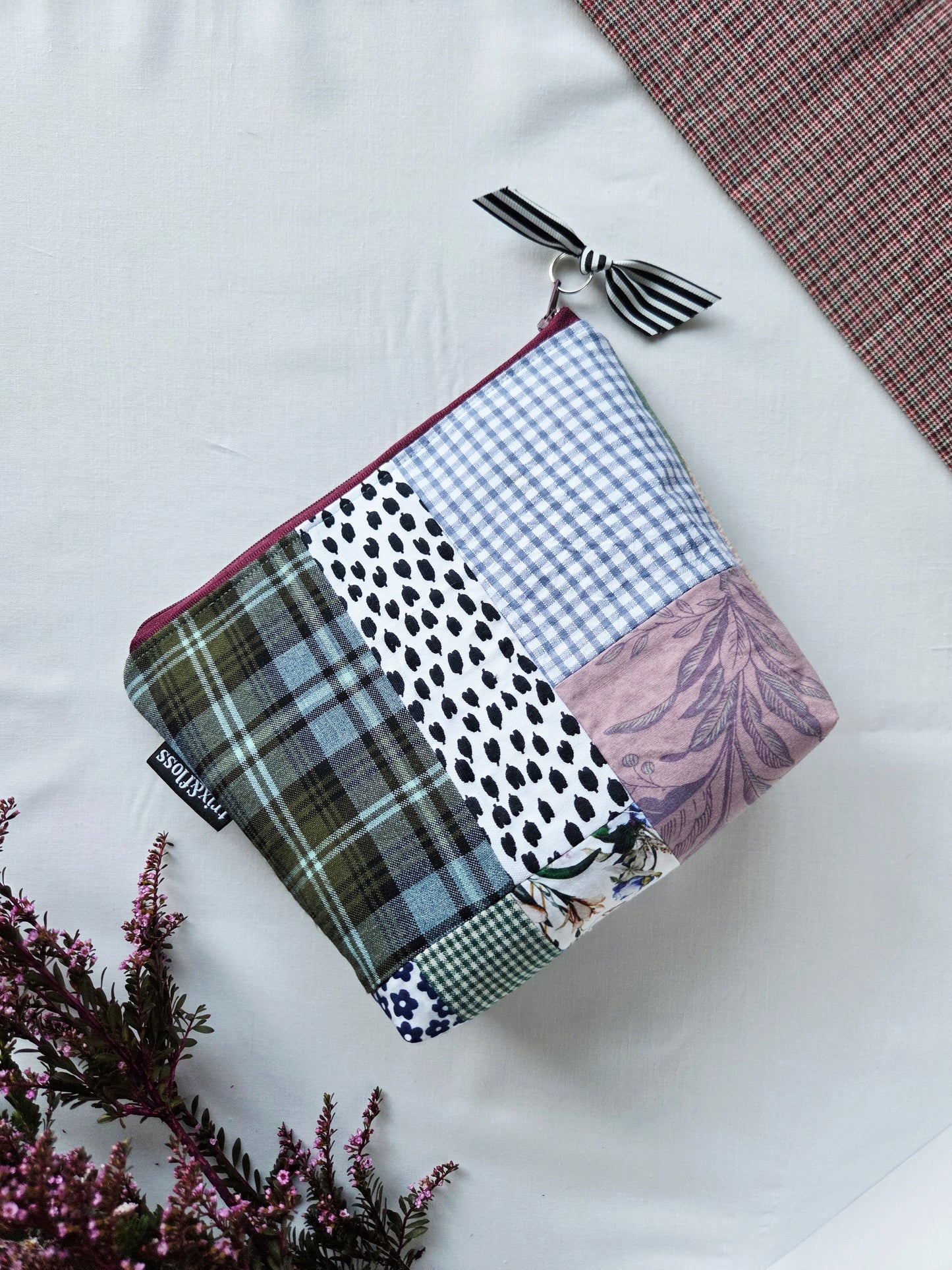 LOCH IT IN, EDDIE zipper pouch