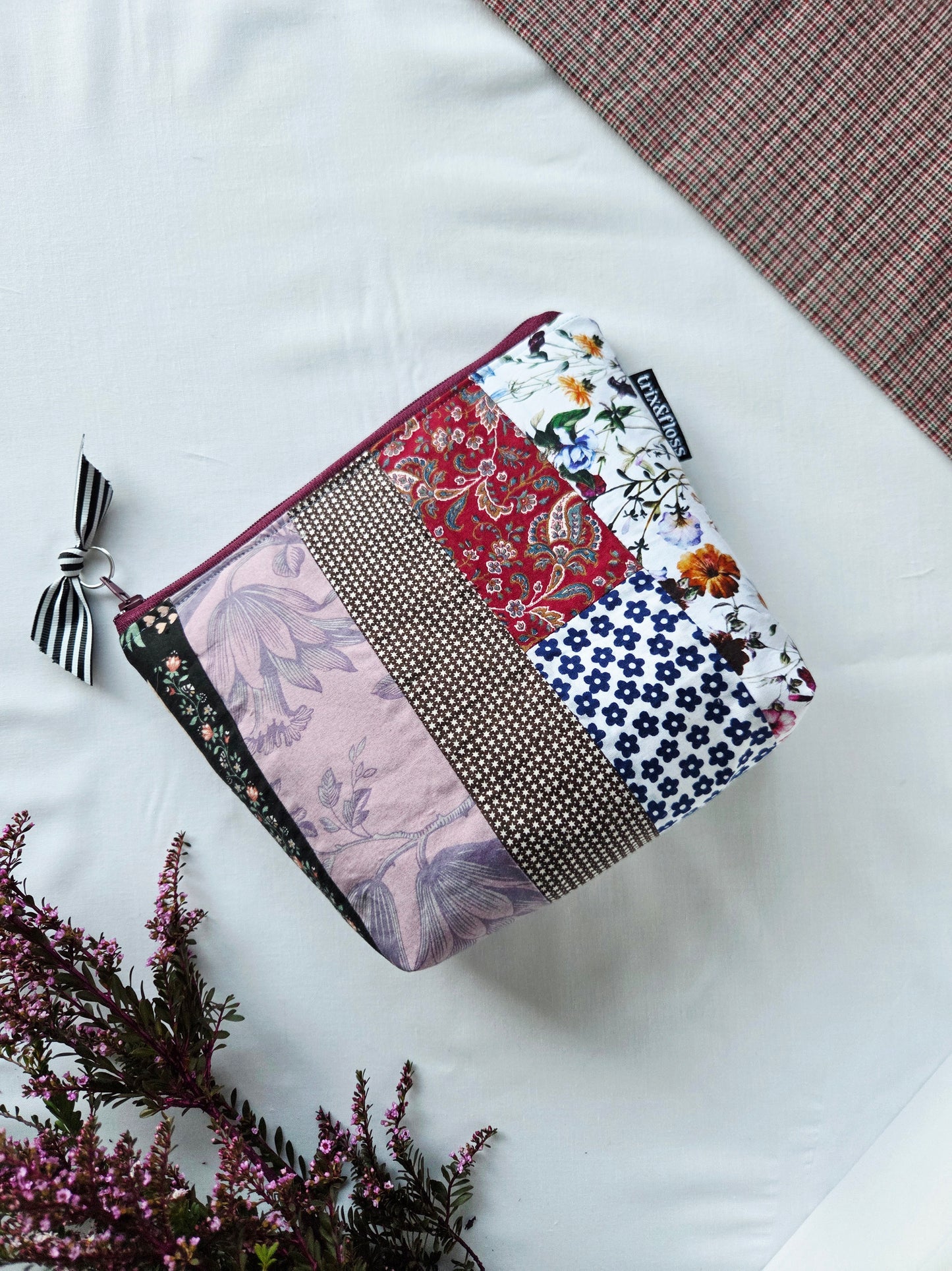 LOCH IT IN, EDDIE zipper pouch